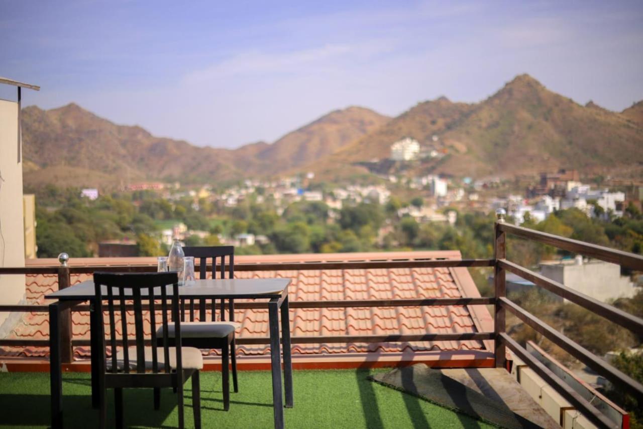 Hotel Dosa Plaza Udaipur Esterno foto
