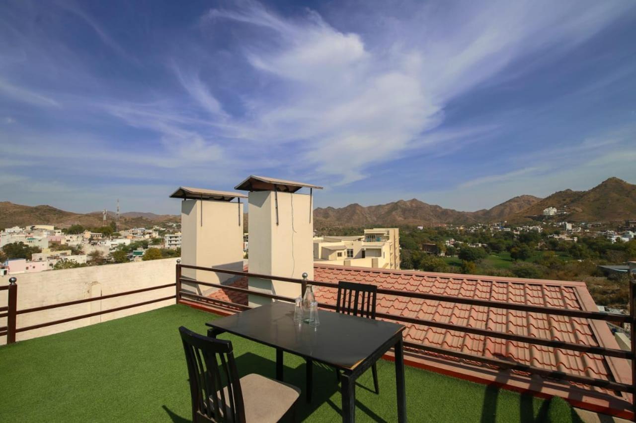 Hotel Dosa Plaza Udaipur Esterno foto