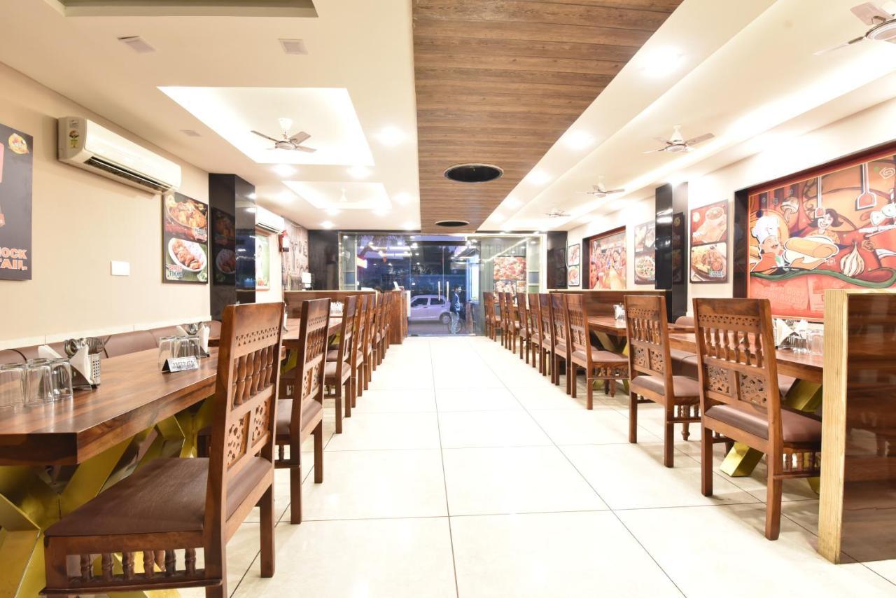Hotel Dosa Plaza Udaipur Esterno foto