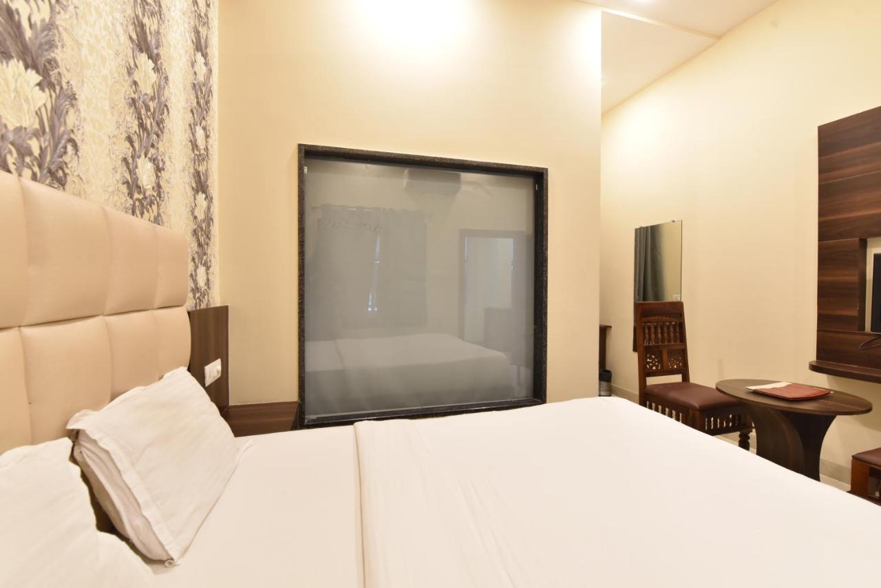 Hotel Dosa Plaza Udaipur Esterno foto