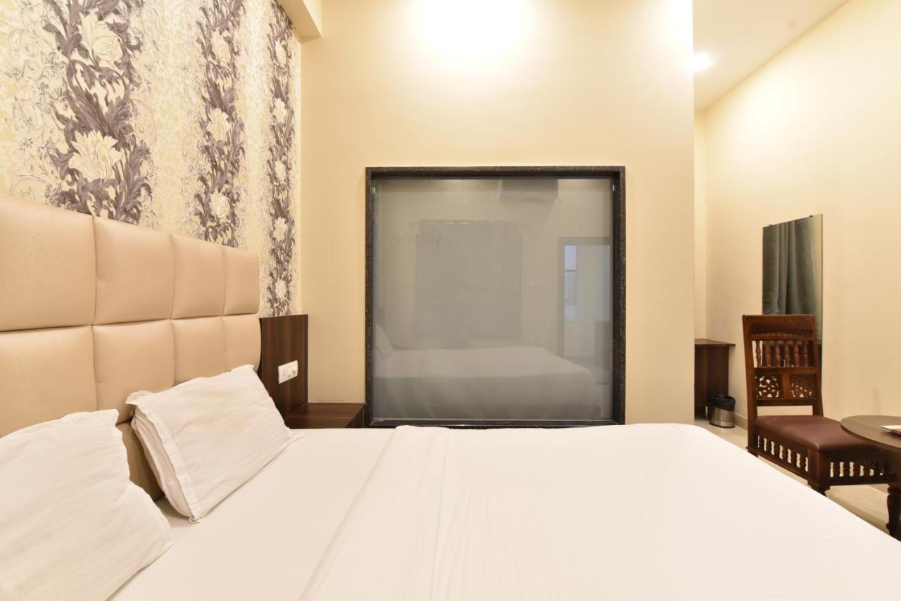 Hotel Dosa Plaza Udaipur Esterno foto