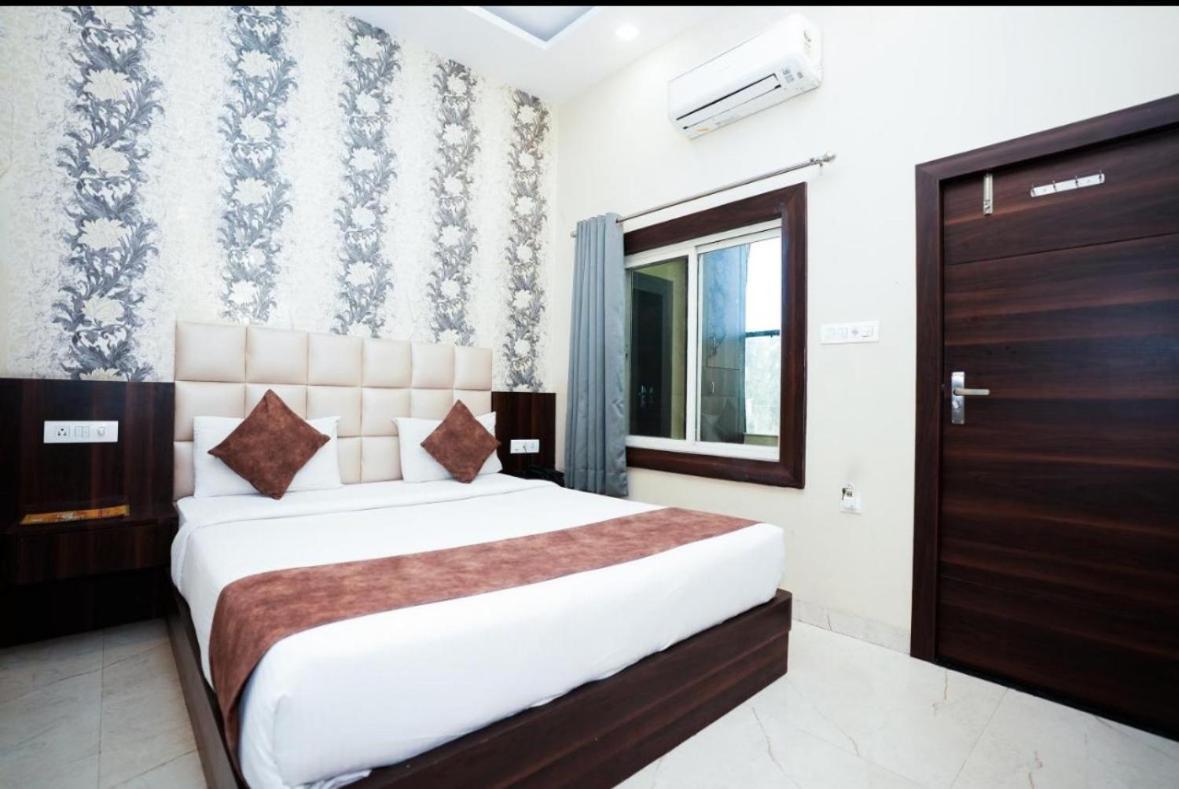 Hotel Dosa Plaza Udaipur Esterno foto